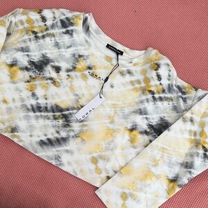 Koral Tie-Dye Top in Black, Gray, and Gold